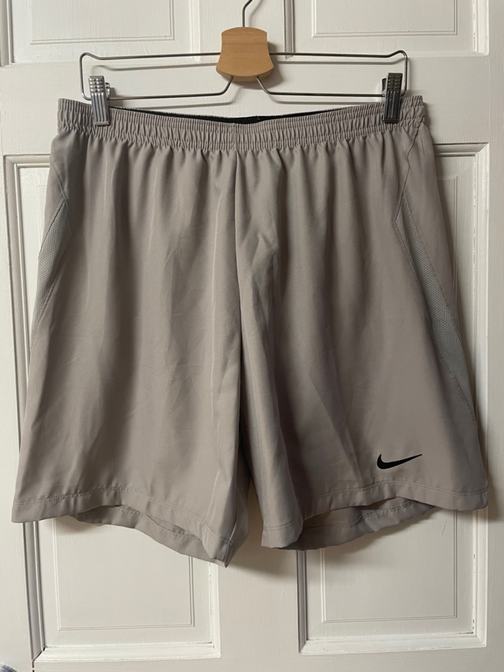 Nike DriFit tan lightweight running shorts NWT men’s size XL